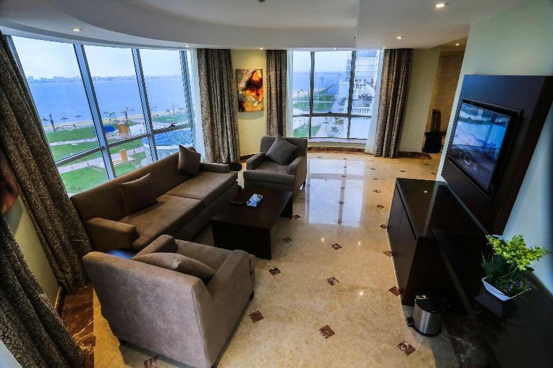Tolip El Forsan Hotel Ismailia Ngoại thất bức ảnh A living room in a suite at the hotel