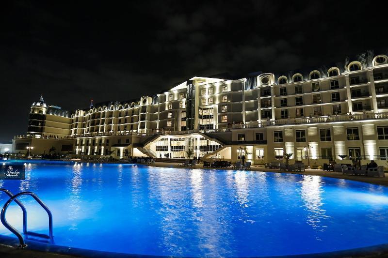 Tolip El Forsan Hotel Ismailia Ngoại thất bức ảnh The hotel at night