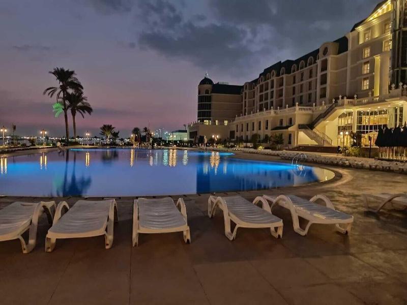 Tolip El Forsan Hotel Ismailia Ngoại thất bức ảnh The pool at the hotel