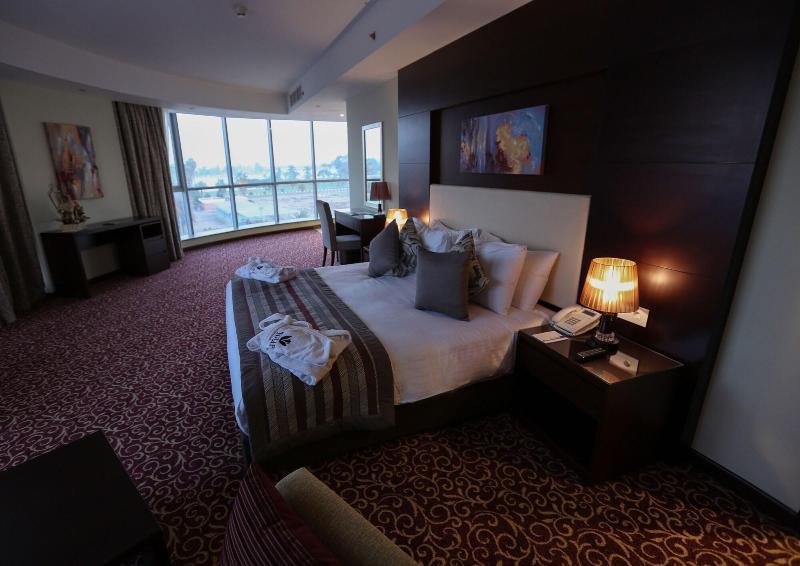 Tolip El Forsan Hotel Ismailia Ngoại thất bức ảnh A bedroom at the hotel
