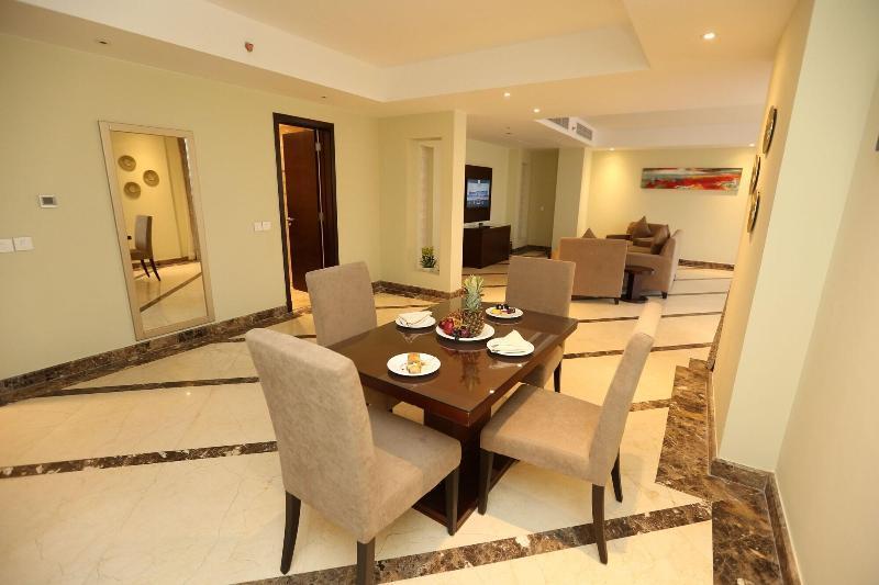 Tolip El Forsan Hotel Ismailia Ngoại thất bức ảnh A suite at the hotel