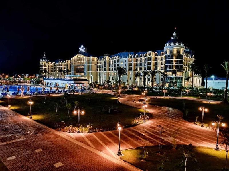 Tolip El Forsan Hotel Ismailia Ngoại thất bức ảnh The Atlantis Resort at night